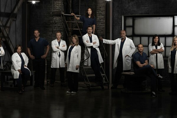 Grey s anatomy. A group photo of all the actors