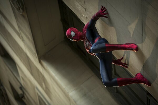 Spider-Man en la pared