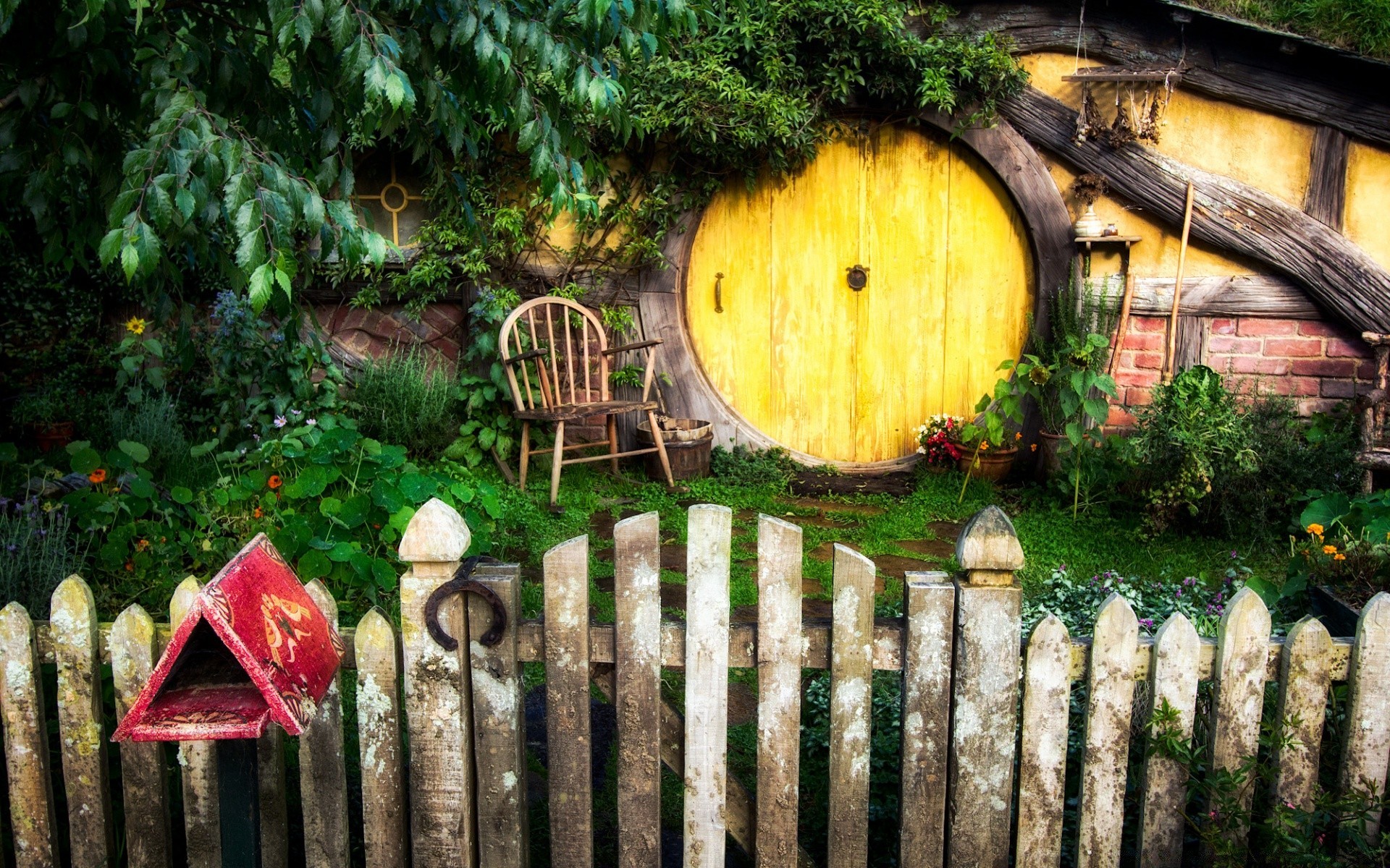 hobbit legno di legno giardino natura recinzione esterna foglia tradizionale albero estate vecchio desktop