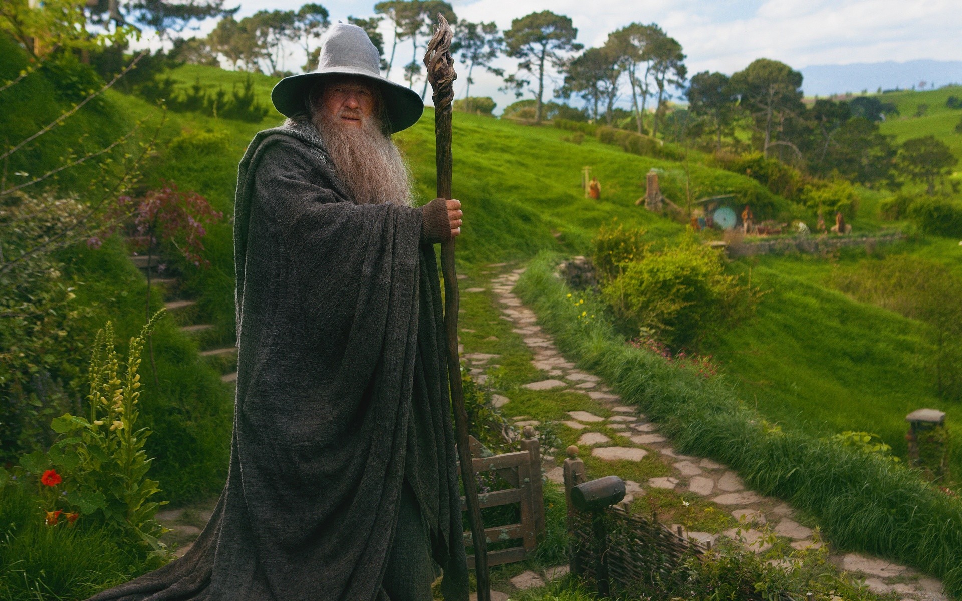 hobbit im freien bebautes land ein urlaub natur gras landwirtschaft tageslicht mann baum reisen urlaub sommer erwachsener