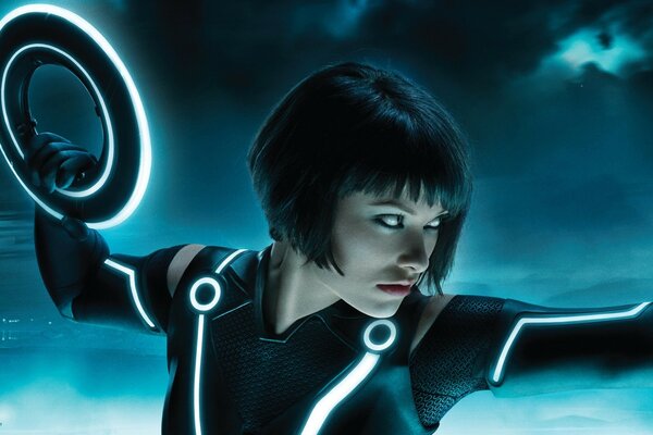 Tron: Legacy con una ragazza e un disco