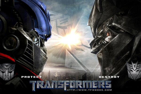 Optimus Prime және Megatron бір біріне қарсы тұру