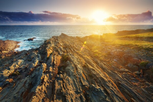 El oro del océano al atardecer