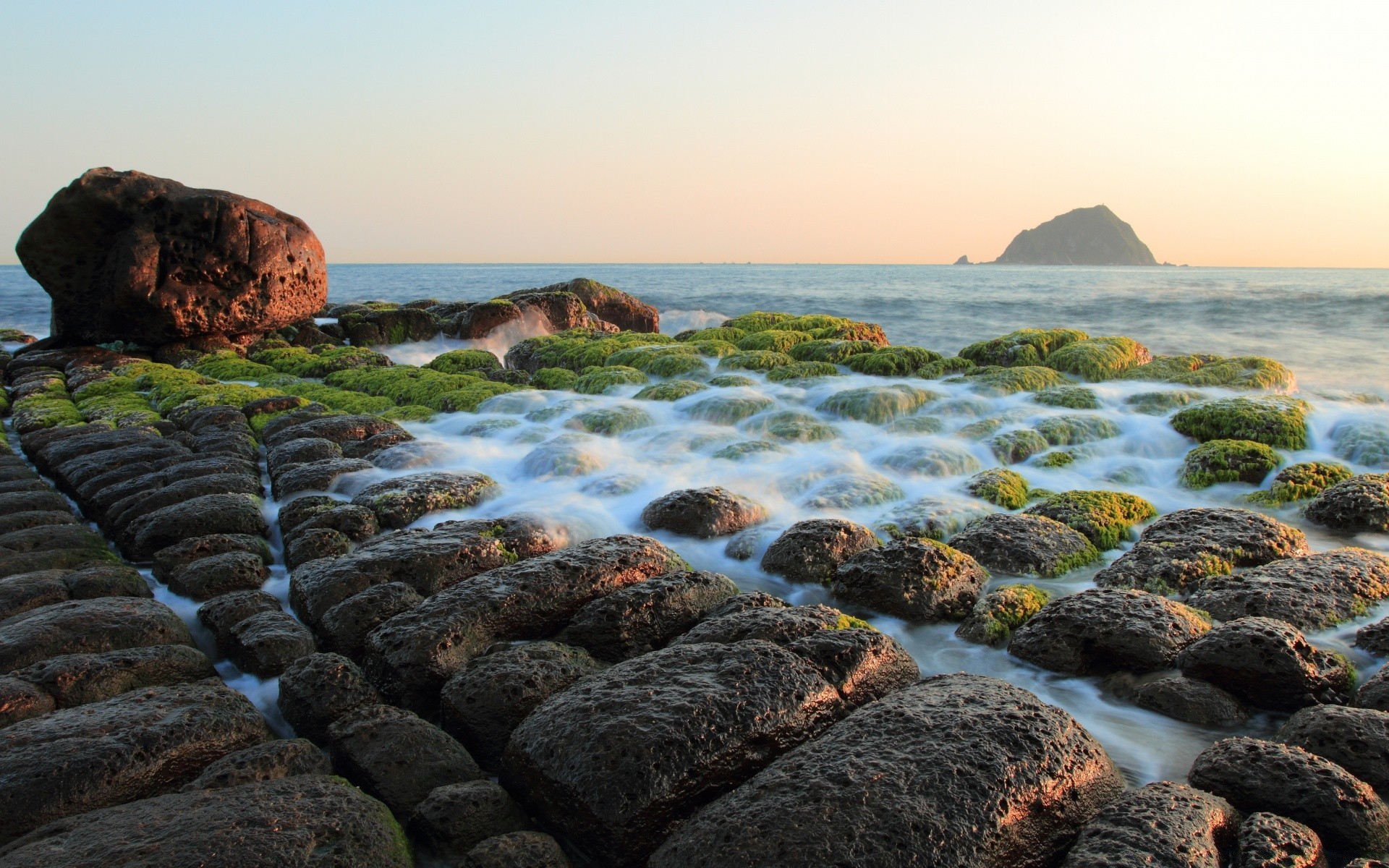 mer et océan eau mer mer plage océan rock paysage paysage coucher de soleil voyage ciel nature soir côte pittoresque baie surf île