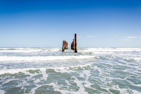 La schiuma di mare affascina lo sguardo