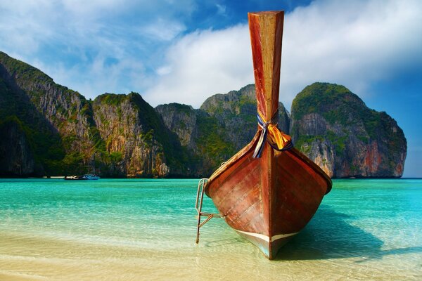 Boat on the shore of the tropical ocean