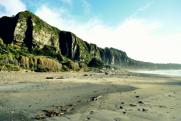 Hermosa naturaleza. Rocas verdes