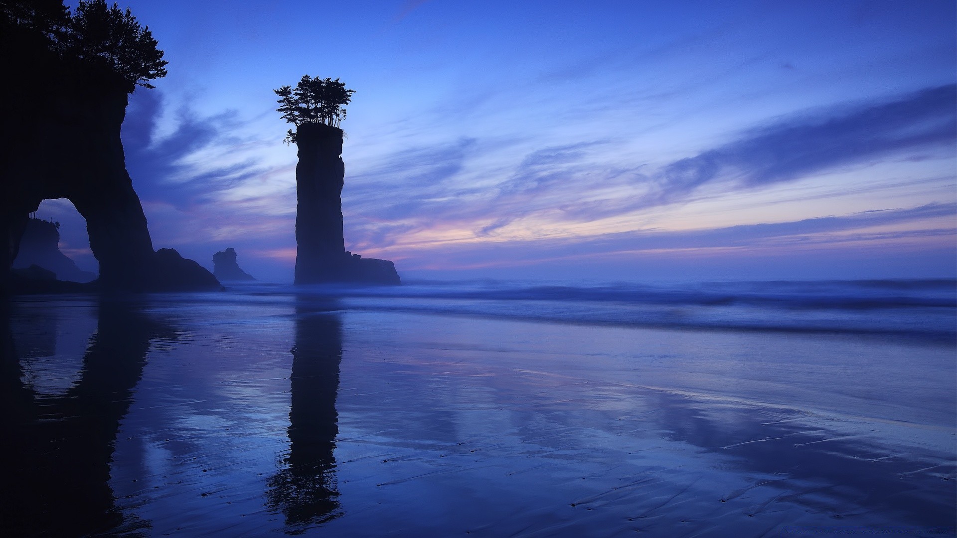 海洋和海洋 水域 日落 黎明 黄昏 傍晚 户外 天空 旅游 海滩 反射 海洋 太阳 自然 海 景观 海洋