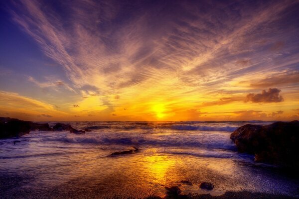 Ocean and sky in the reflections of the sun at sunset