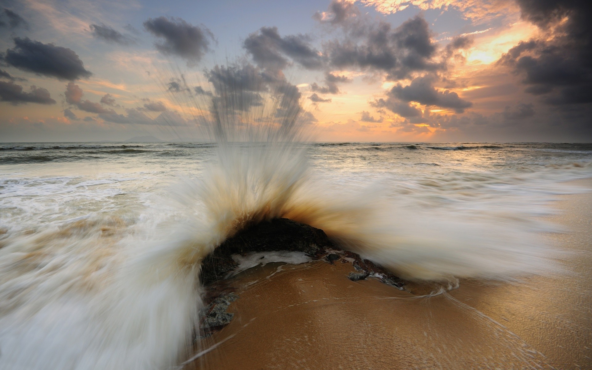 mer et océan plage coucher de soleil eau mer océan aube soleil mer sable paysage paysage crépuscule voyage tempête soir surf nature ciel vague beau temps