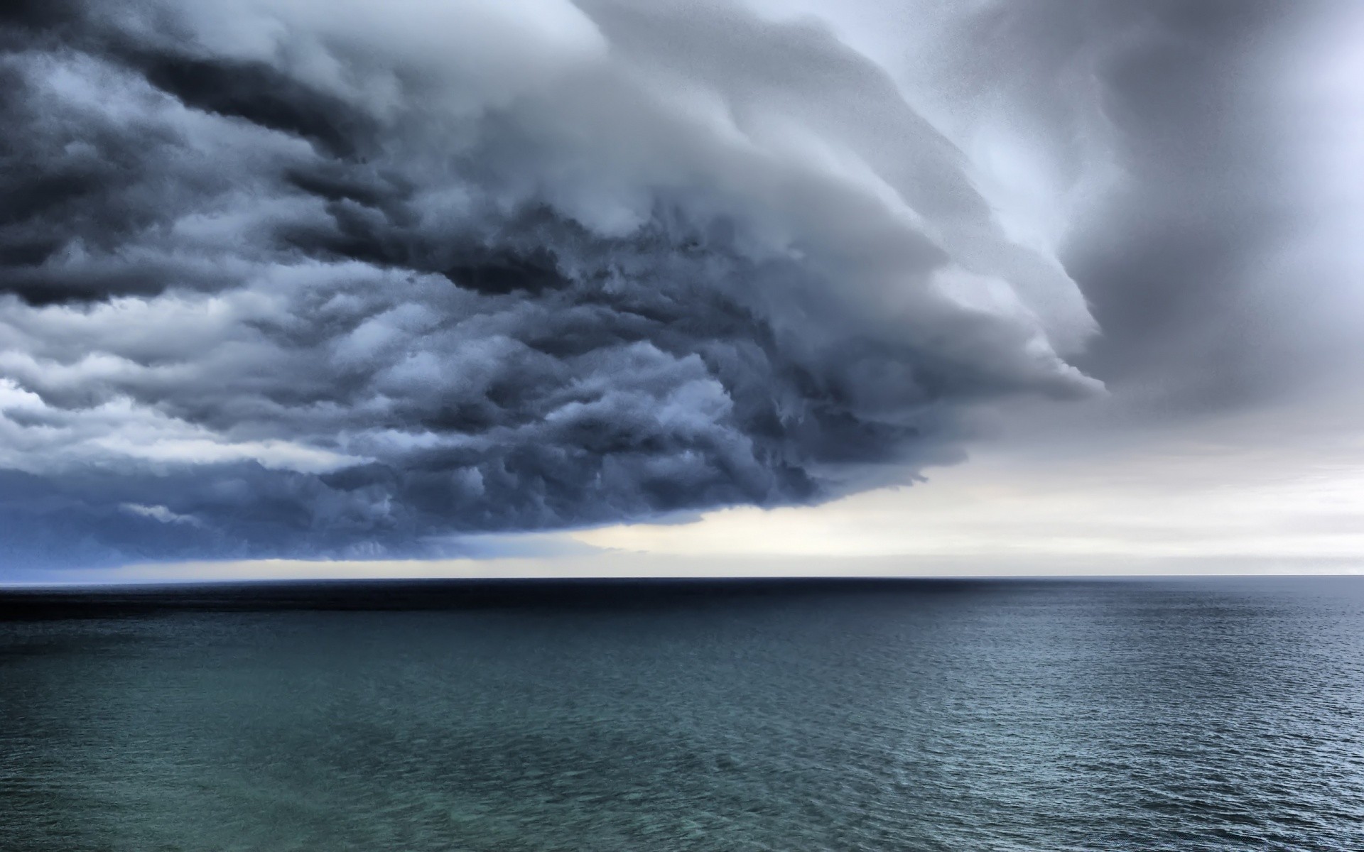 mer et océan eau tempête ciel mer paysage nature océan coucher de soleil plage pluie paysage à l extérieur météo dramatique nuage lac voyage aube