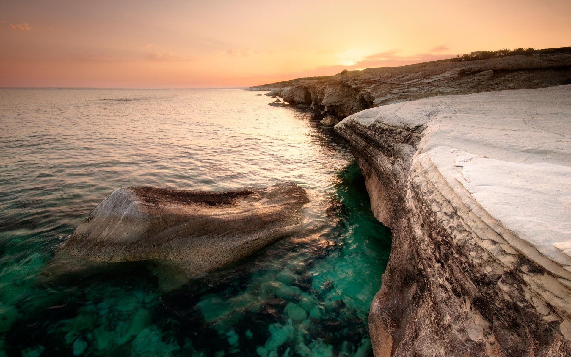 mer et océan eau coucher de soleil mer plage aube mer océan paysage crépuscule soirée voyage ciel paysage