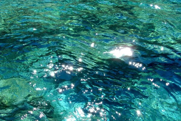 Eau turquoise, pierres sous l eau