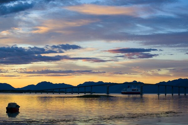 Resort landscape: ships plowing the planet