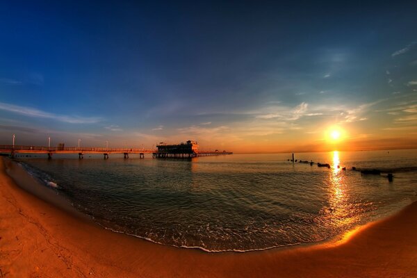 Foto da praia em formato grande angular com Marina