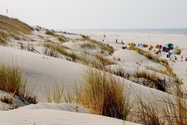 Paisaje turístico: mar, dunas de arena