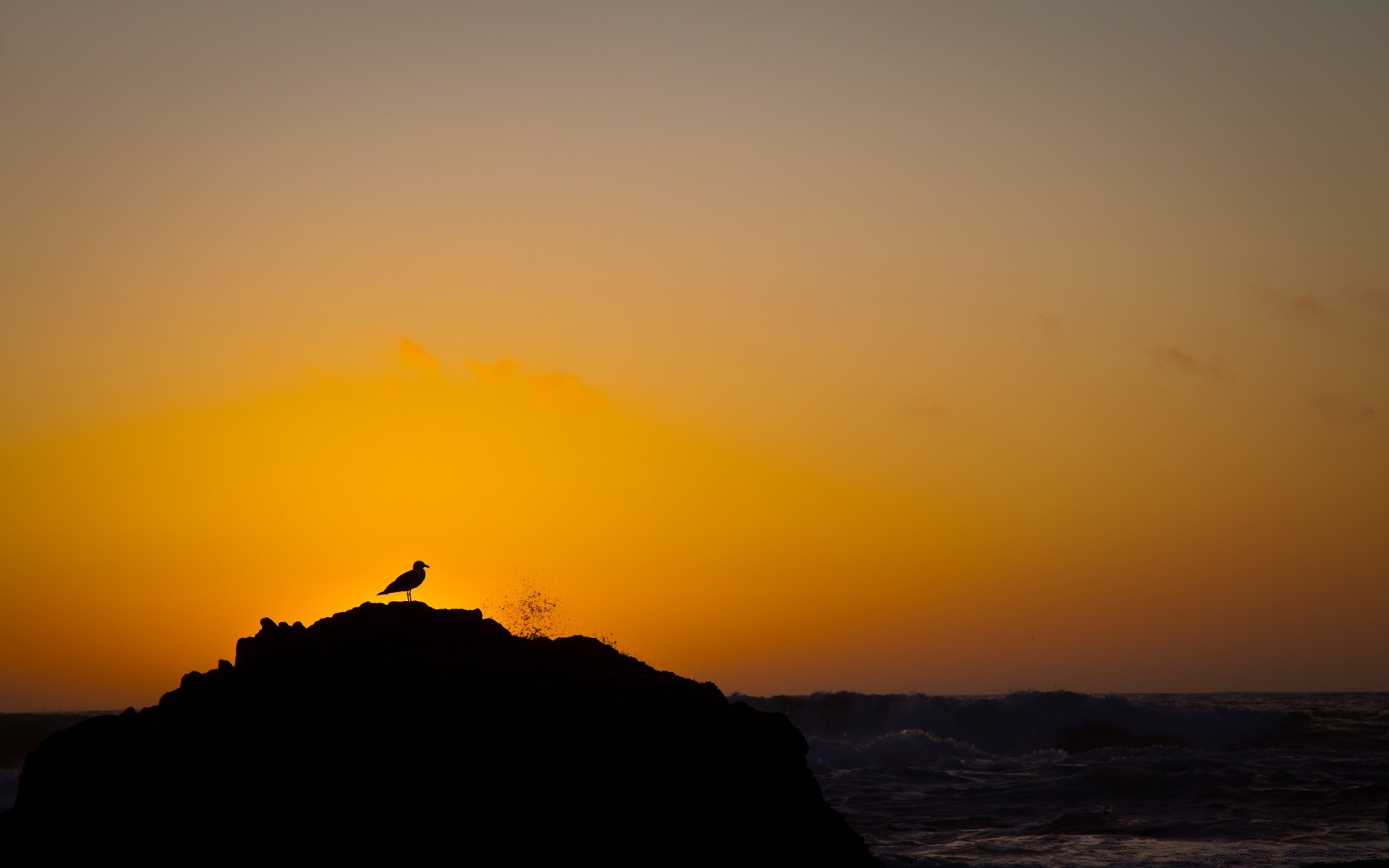 mar e oceano pôr do sol amanhecer iluminado névoa noite anoitecer sol silhueta paisagem céu montanhas névoa água luz ao ar livre viagens