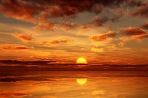 Una puesta de sol increíblemente hermosa detrás del horizonte