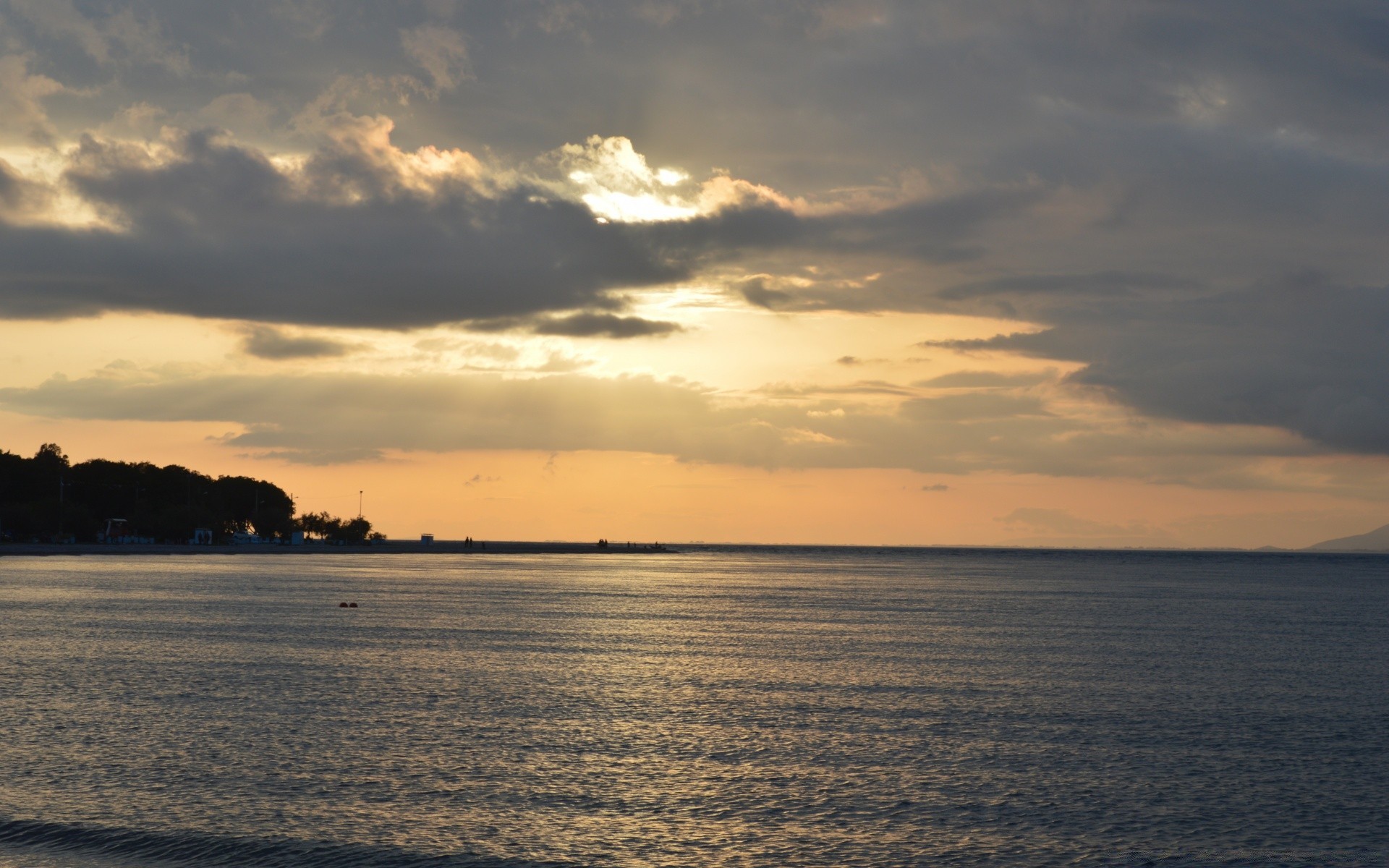 mer et océan coucher de soleil eau aube plage paysage mer soir crépuscule océan ciel soleil lac paysage lumière du jour réflexion