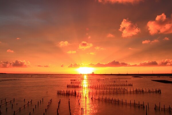 Sonnenuntergang am Abend über dem Meer