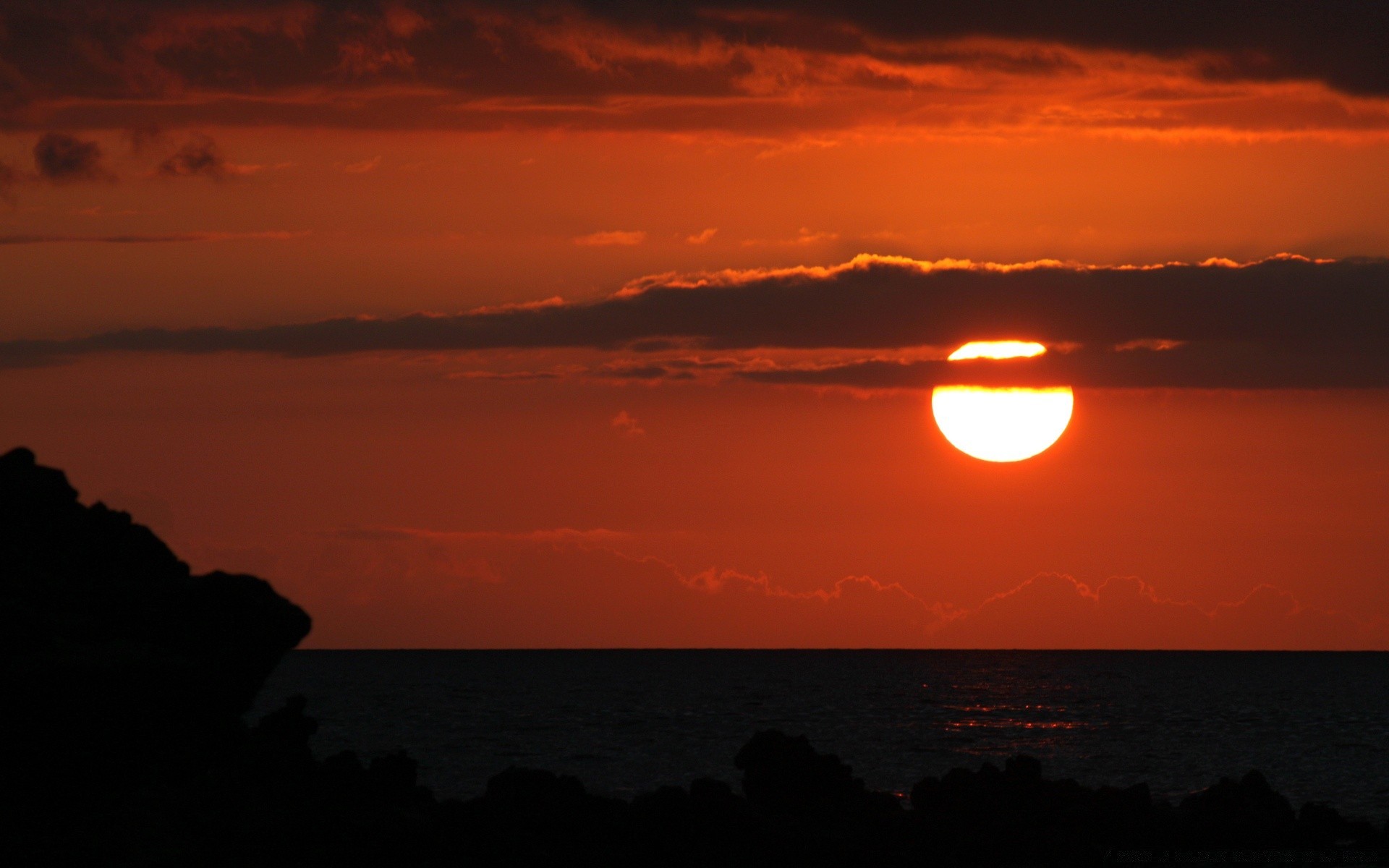 mer et océan coucher de soleil aube soir crépuscule soleil silhouette rétro-éclairé eau ciel