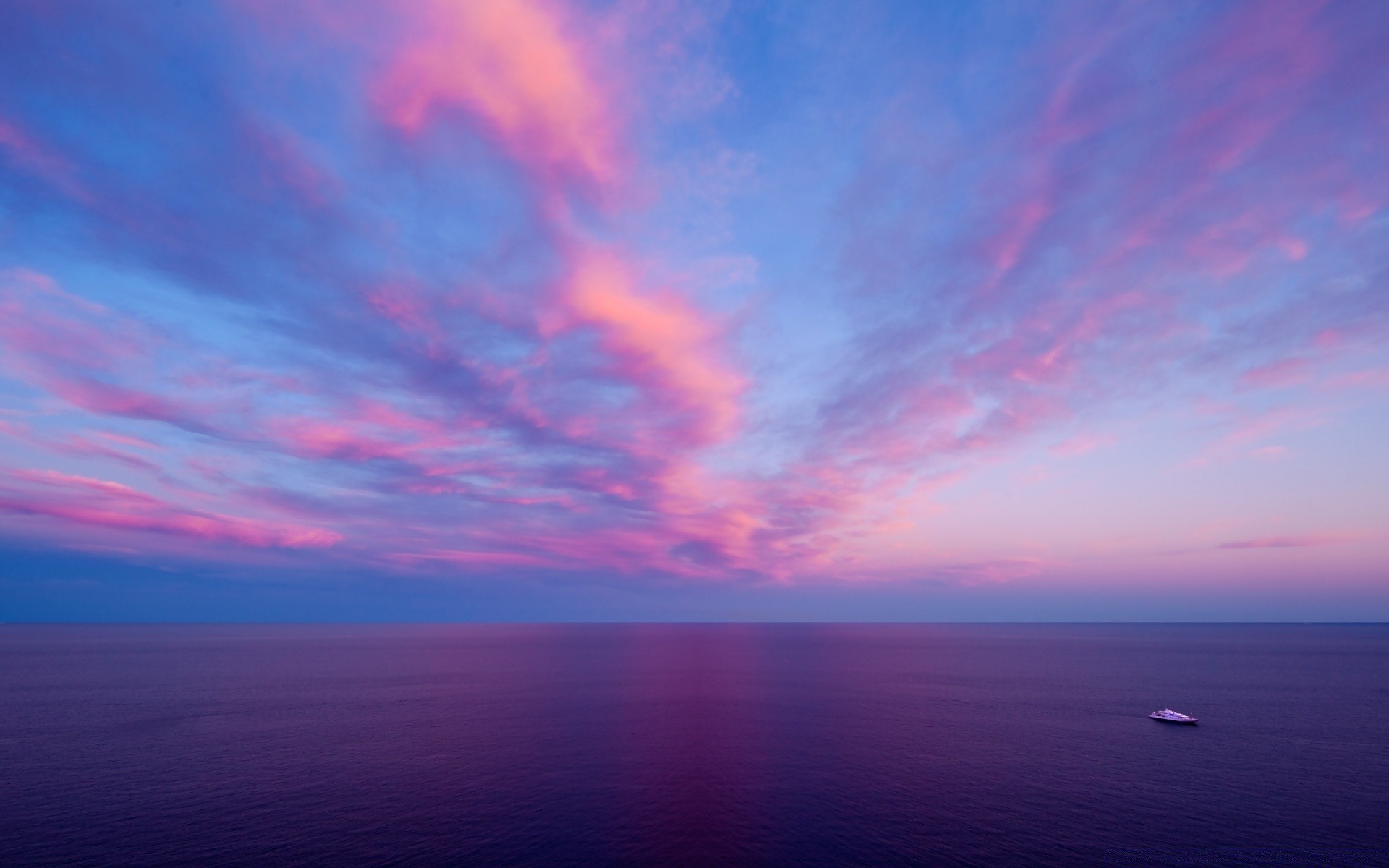 海洋和海洋 天空 景观 日落 颜色 天气 自然 户外 抽象 夏天 海 风景如画 明亮 水 海洋 好天气 桌面 太阳