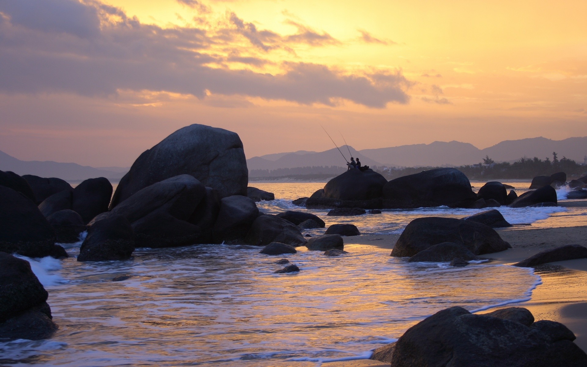 海洋和海洋 日落 水域 傍晚 黎明 海滩 海洋 黄昏 海 海洋 景观 岩石 反射 旅行 景观 户外 天空 太阳