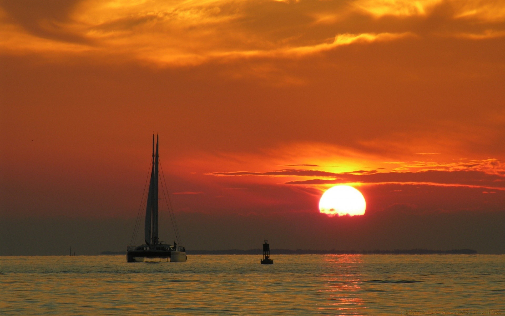 mare e oceano tramonto alba acqua crepuscolo sole sera illuminato mare oceano spiaggia paesaggio cielo