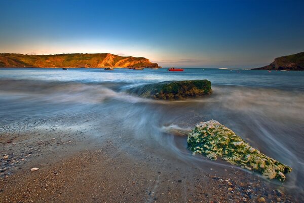 A beautiful picture of the ocean and a stone