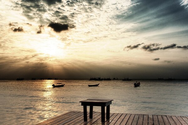 Pier, Sonnenuntergang am Meer, Boote