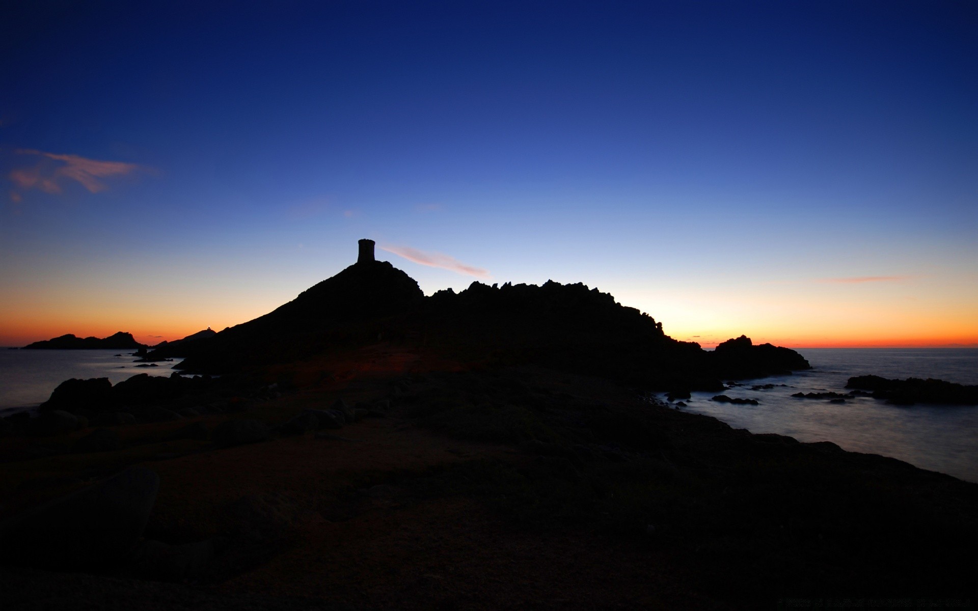 meer und ozean sonnenuntergang dämmerung dämmerung abend meer wasser strand himmel leuchtturm landschaft sonne mond ozean licht meer reisen im freien hintergrundbeleuchtung natur