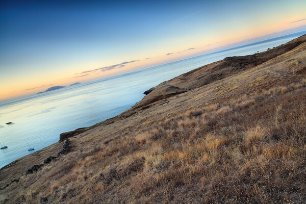 Image of the sea distance from the cliff