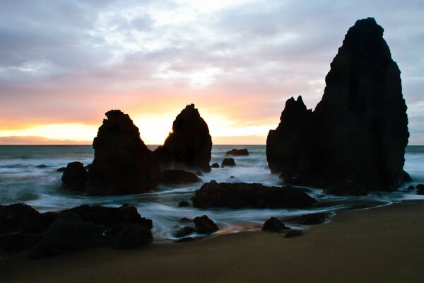 Mar ao pôr do sol, praia de areia