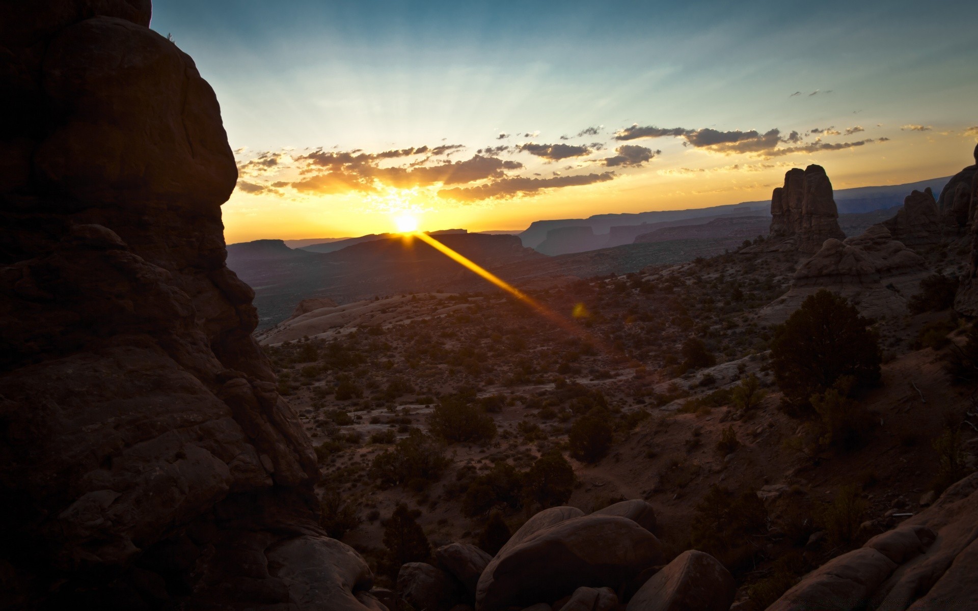 deserto pôr do sol paisagem montanhas rocha amanhecer viajar céu noite crepúsculo ao ar livre cênica luz natureza vale luz do dia backlit