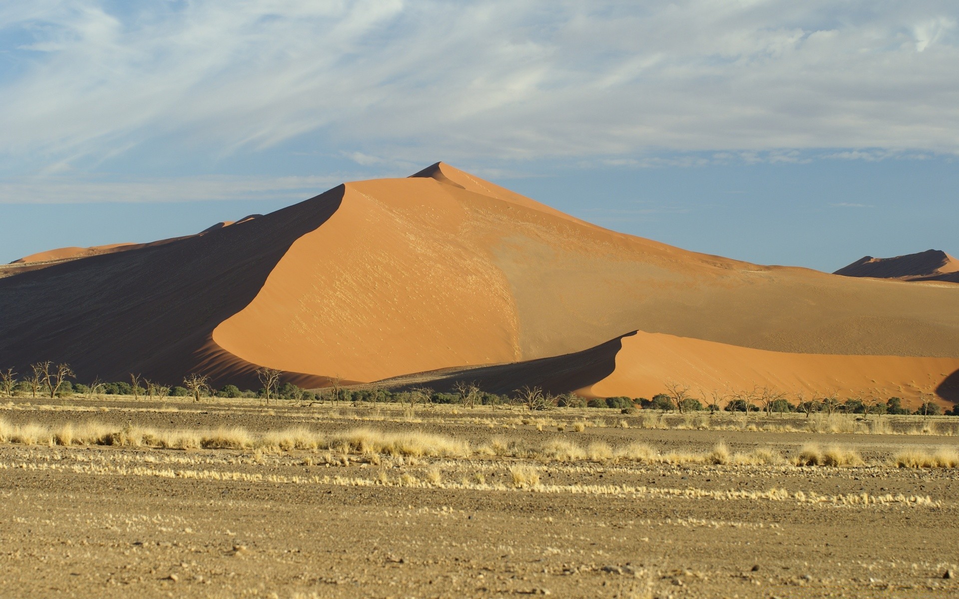 désert sable aride sec stérile paysage chaud voyage dune ciel nature colline