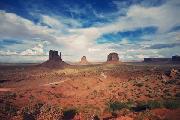 Paesaggio scenico del deserto al tramonto