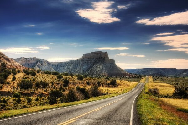 Paisaje de la carretera en el desierto