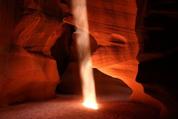 Lumière dans le désert fond flou