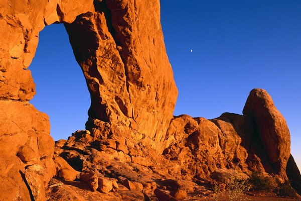 Sandy gate to the boundless sky