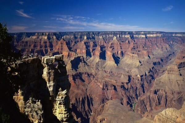 El gran cañón y el cielo azul