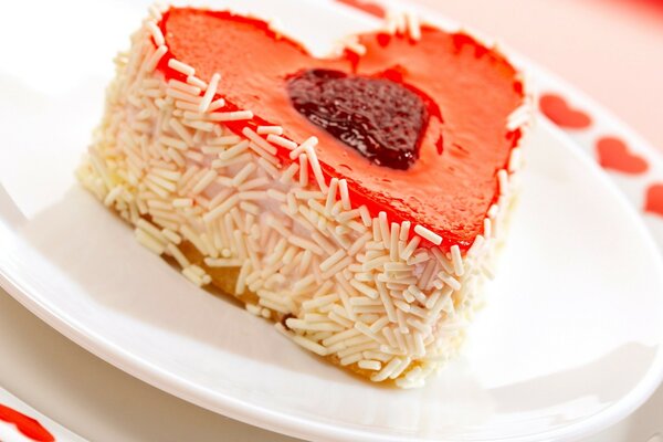 Delicioso postre con fresas en forma de corazón