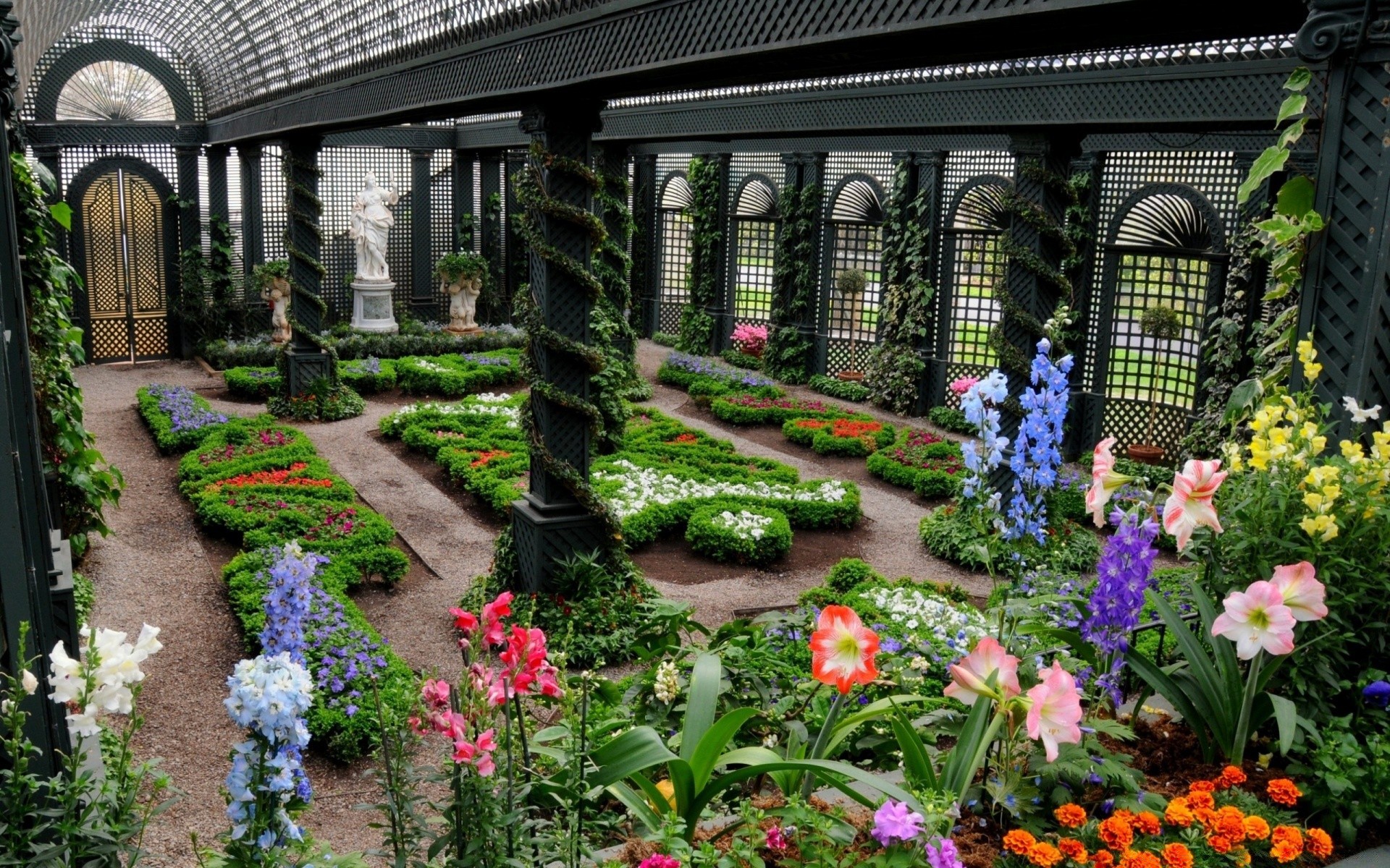 flores flor jardín flora patio verano naturaleza horticultura casa parque parterre arquitectura color jardinería formal decoración piedra cama