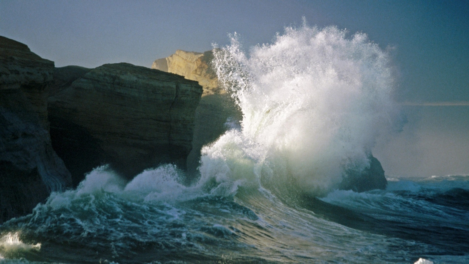 paisaje agua océano paisaje mar cascada surf mar playa viajes tormenta roca al aire libre paisaje arco iris movimiento naturaleza niebla río espuma