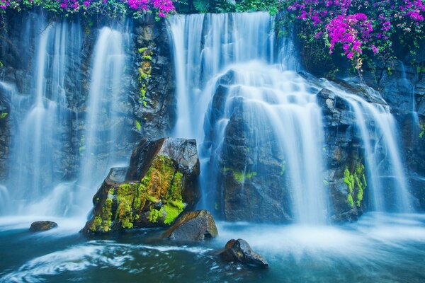 Ka kad eines schönen magischen Wasserfalls