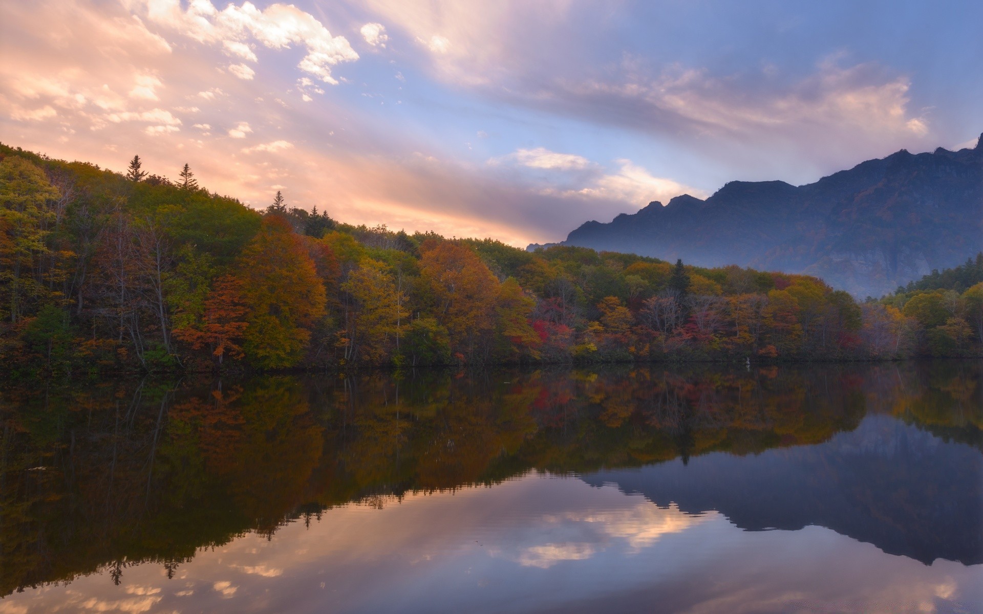 lago paisaje amanecer agua puesta de sol niebla árbol naturaleza otoño viajes río cielo montañas reflexión al aire libre noche madera niebla luz del día