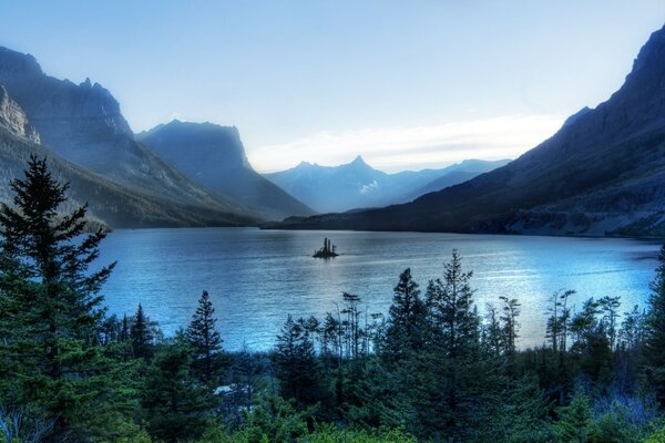 Morning on the glacier of the National Park