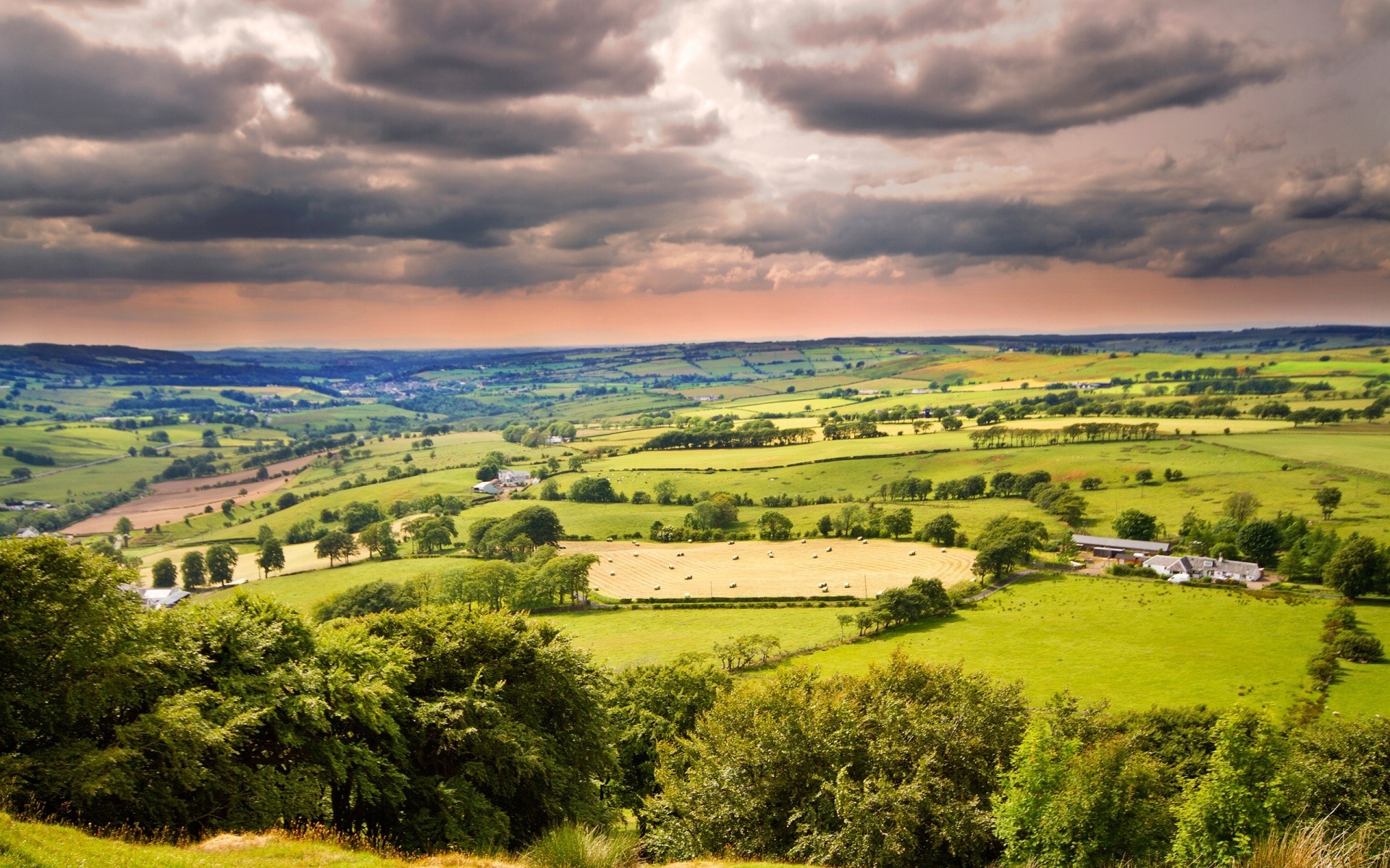 paysage paysage nature ciel agriculture en plein air campagne rural arbre herbe scénique terres cultivées été colline champ voyage foin lumière du jour ferme