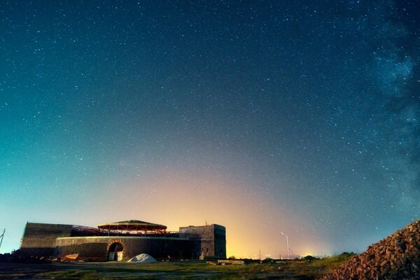 Construction of an observatory at night