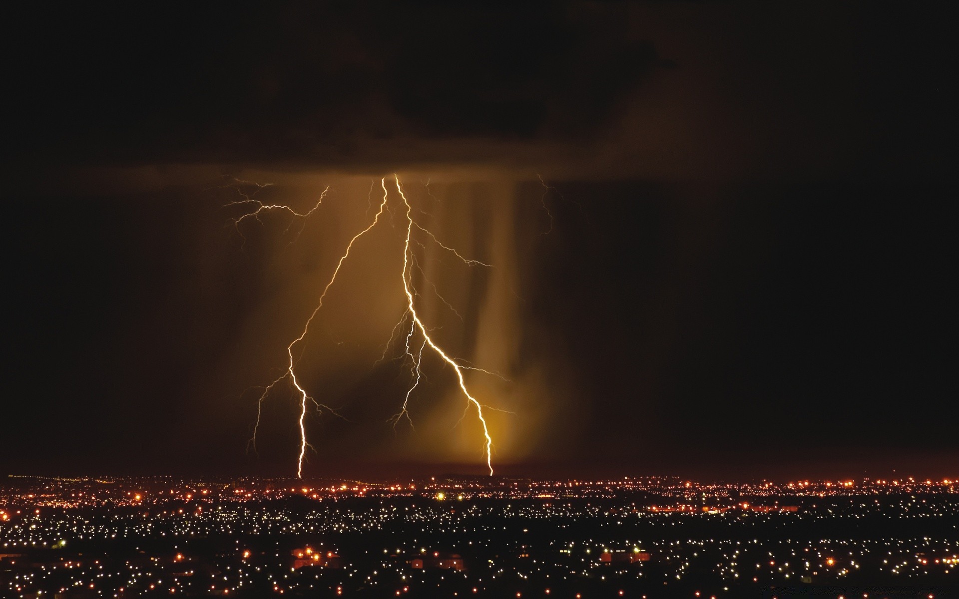 paysage foudre tempête orage coucher de soleil soir tonnerre thunderbolt pluie catastrophe sombre lumière météo flash ciel intensité crépuscule paysage dramatique aube