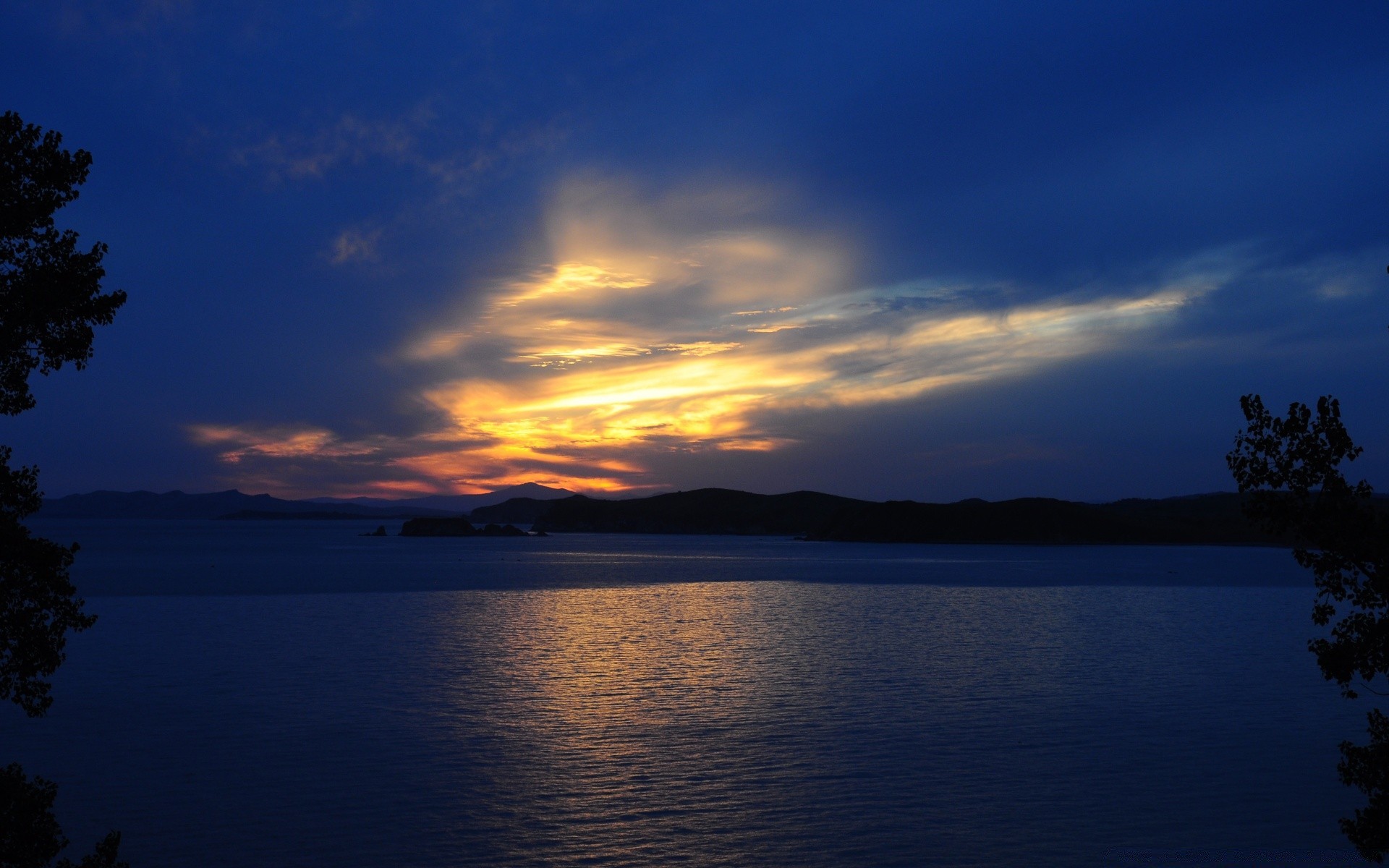 landscapes sunset water dawn evening dusk lake sun reflection sky landscape moon nature backlit light sea